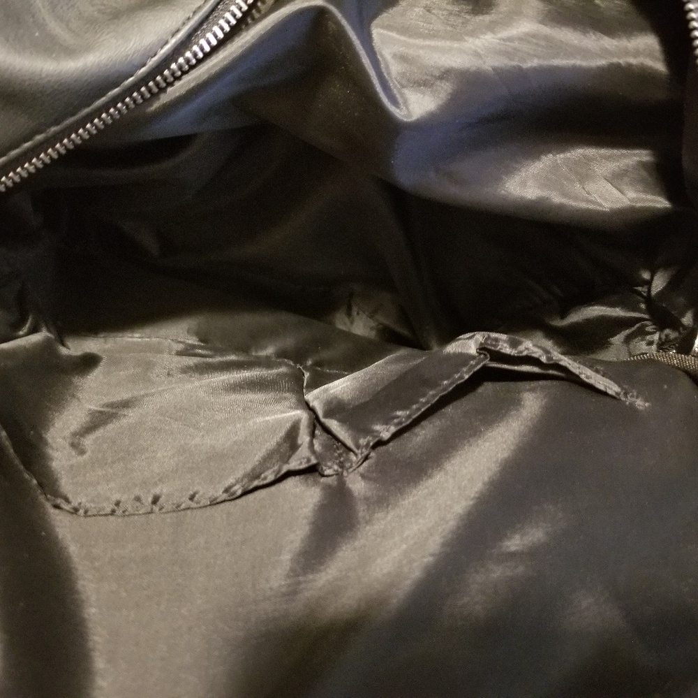 Black backpack - Picture 4 of 6